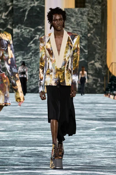 Look 23